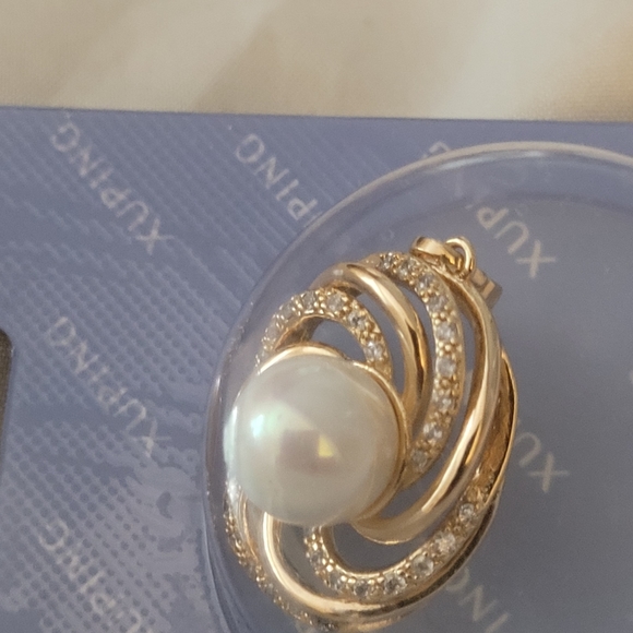 Gold and Pearl charm - Picture 1 of 1
